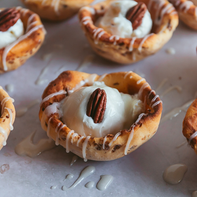 Butter Pecan Sundae Cinamon Rolls | Recipes | Edy's® and Dreyer's® | Icecream.com
