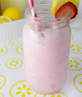 Strawberry lemonade float in mason jar