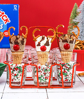 Drumstick mini drums reindeer in cups